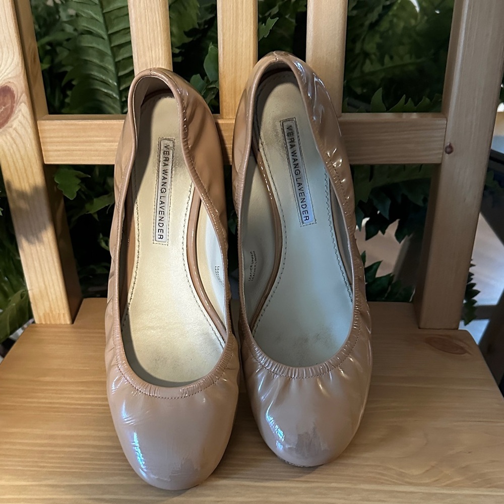 Vera Wang Lavender Label Tan Flats - Picture 2 of 5